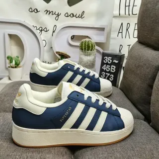 Adidas Superstar Navy و Cream حذاء رياضي للستايل الحياتي