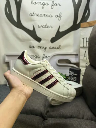 Adidas Superstar Off-White e Burgundy tênis lifestyle 5