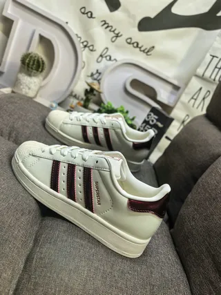 Adidas Superstar Off-White e Burgundy tênis lifestyle 7