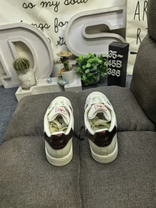 Adidas Superstar Off-White e Burgundy tênis lifestyle 8