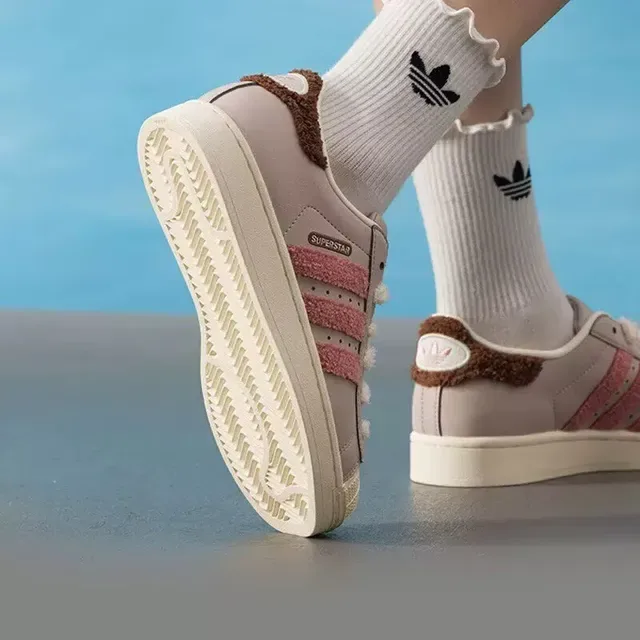 Adidas Superstar وردي شريط فروي أسلوب حياة رياضية 3
