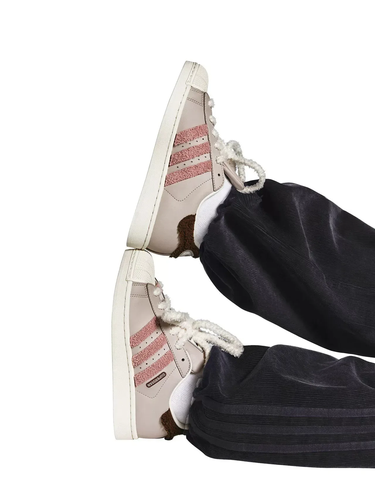Adidas Superstar وردي شريط فروي أسلوب حياة رياضية 4