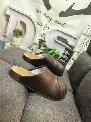 Adidas Superstar Slide Chaussons en cuir marron avec semelle en liège 9