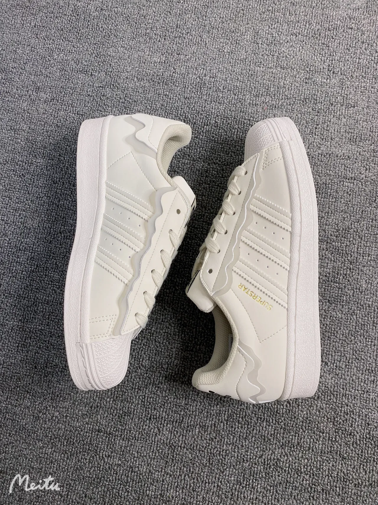 Adidas Superstar White Gold Shell-Toe Wavy Overlay أحذية رياضية للنمط الحياتي 6