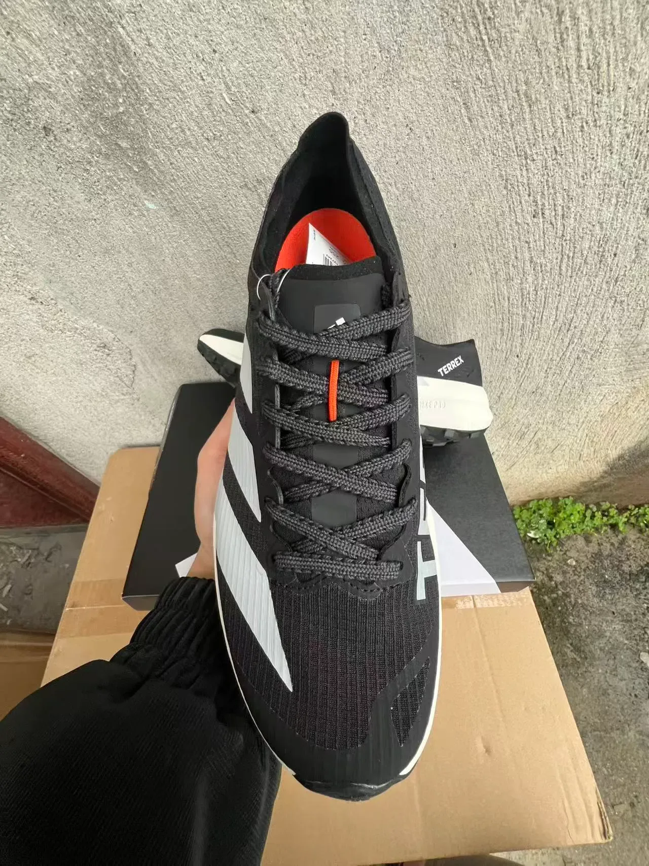 Adidas TERREX Lightstrike Pro काली सफेद ट्रेल रनिंग जूते 2