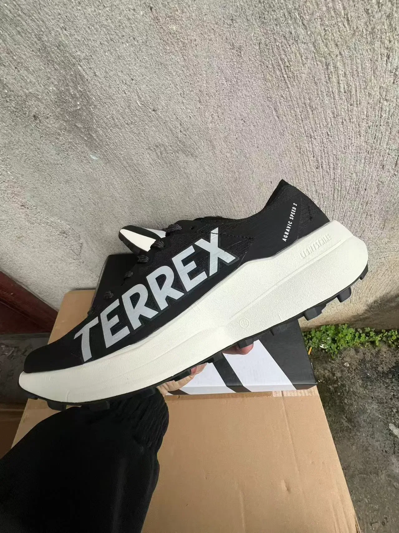 Adidas TERREX Lightstrike Pro काली सफेद ट्रेल रनिंग जूते 3