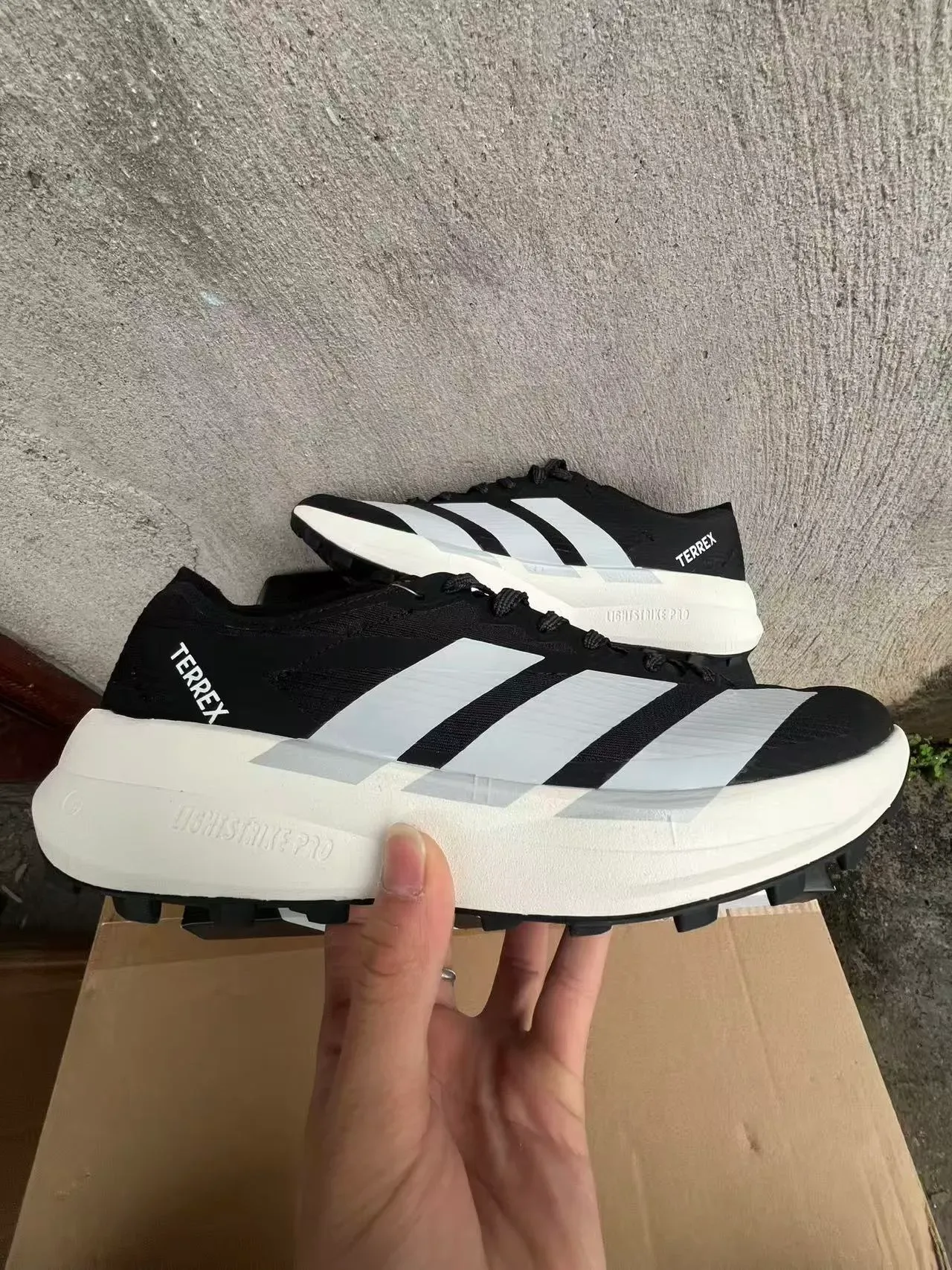 Adidas TERREX Lightstrike Pro काली सफेद ट्रेल रनिंग जूते 5