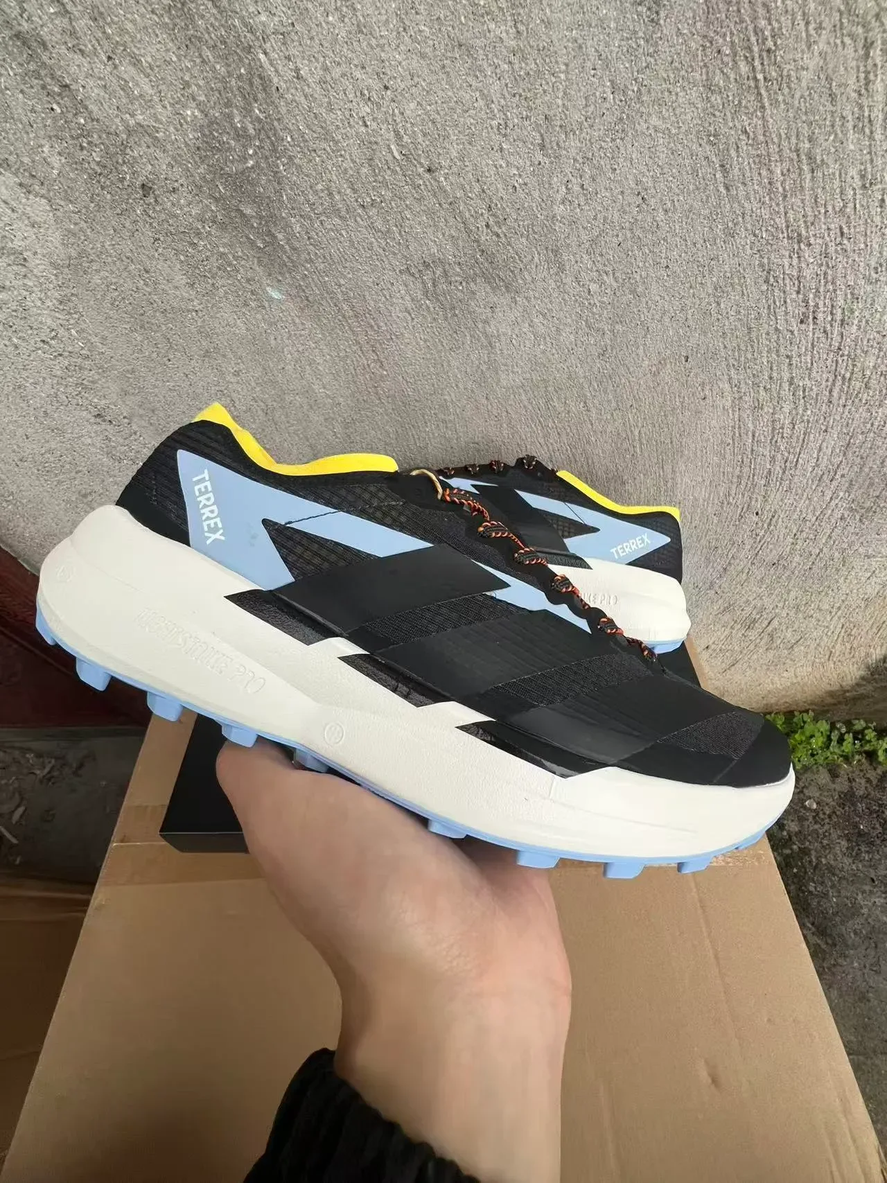Adidas TERREX Lightstrike Pro काली सफेद ट्रेल रनिंग जूते 9