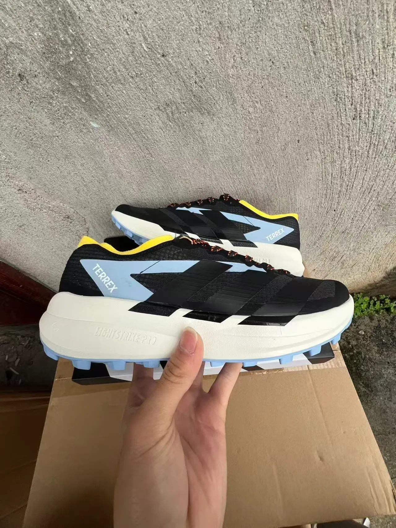 Adidas TERREX Lightstrike Pro काली सफेद ट्रेल रनिंग जूते 13