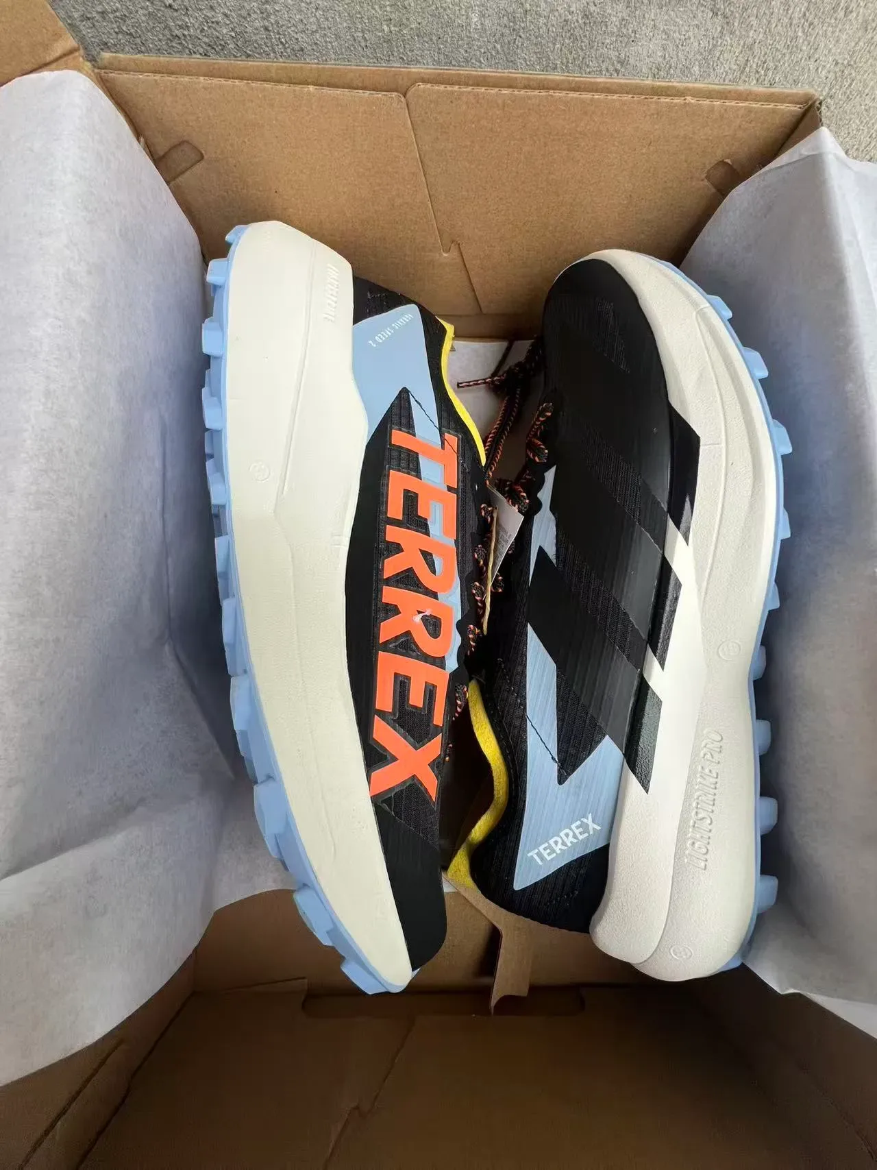 Adidas TERREX Lightstrike Pro काली सफेद ट्रेल रनिंग जूते 15