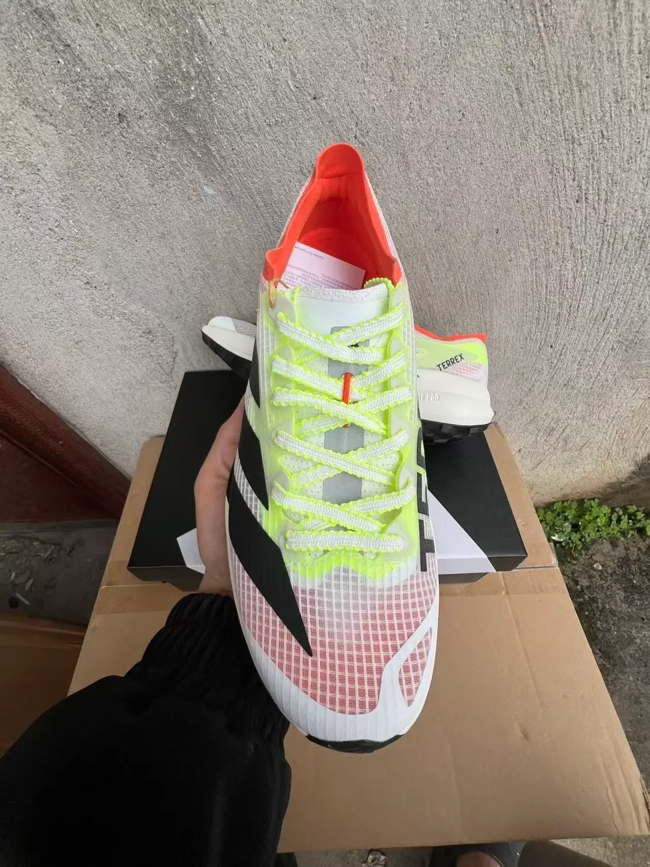 Adidas TERREX Lightstrike Pro काली सफेद ट्रेल रनिंग जूते 18