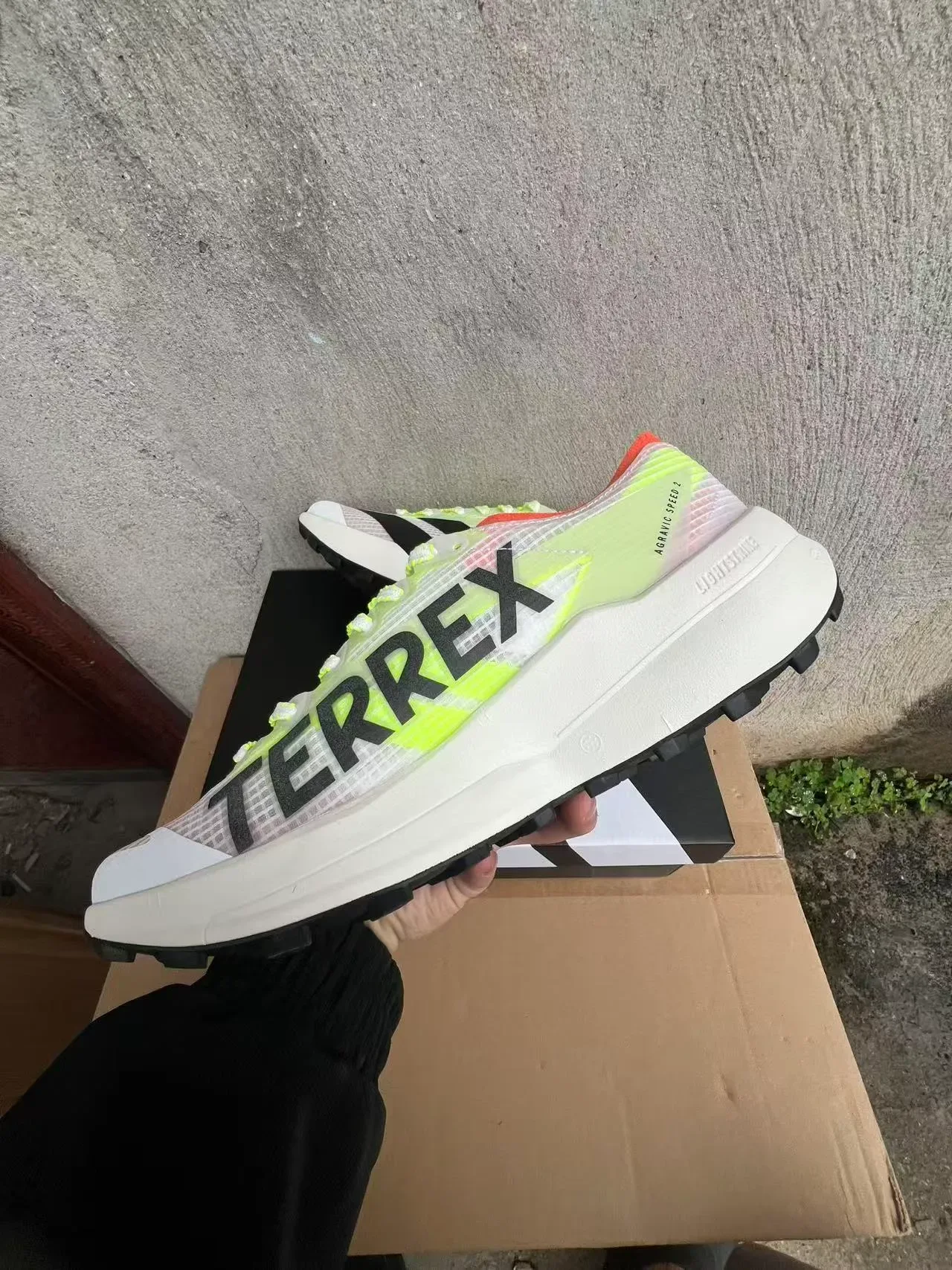 Adidas TERREX Lightstrike Pro काली सफेद ट्रेल रनिंग जूते 19
