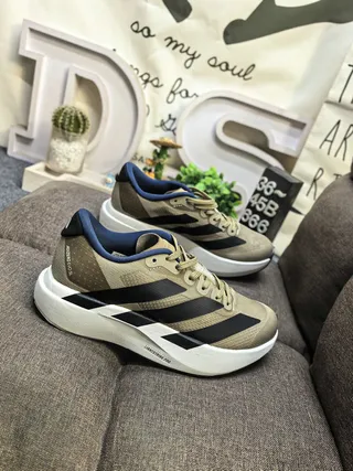 Adidas 白黑 工程网面鞋面 三条侧边品牌 跑鞋 9