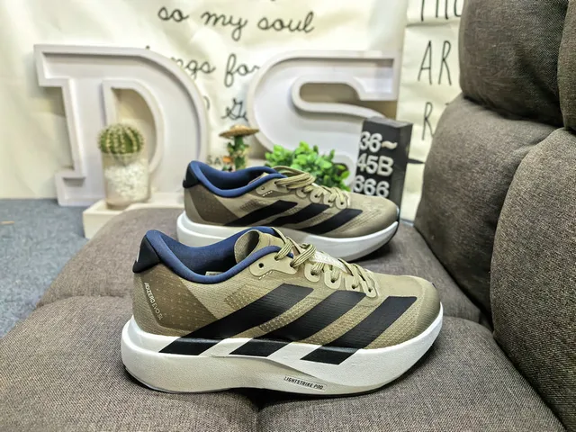 Adidas 白黑 工程网面鞋面 三条侧边品牌 跑鞋 11