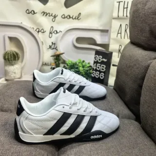 Adidas أحذية رياضية أبيض أسود كويلتد صناعي علوي ثلاث شرائط نمط حياة