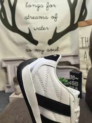 Adidas Tênis Lifestyle Brancos e Pretos Matelassados Sintéticos na Parte Superior com Três Faixas 3