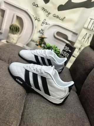 Adidas Tênis Lifestyle Brancos e Pretos Matelassados Sintéticos na Parte Superior com Três Faixas 7