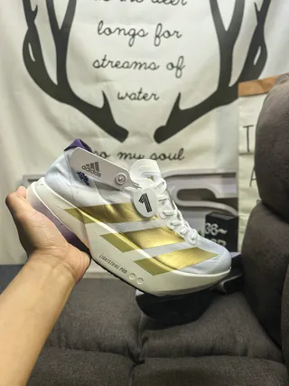 Adidas 白色金 赛车灵感 金属条纹 跑鞋 5