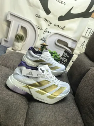 Adidas 白色金 赛车灵感 金属条纹 跑鞋 9