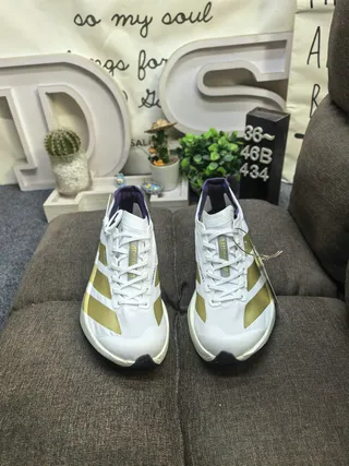 Adidas 白色金 赛车灵感 金属条纹 跑鞋 10