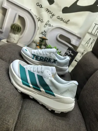 Adidas White Green Lightweight Mesh Upper Sculpted Foam Midsole Running Shoes 7