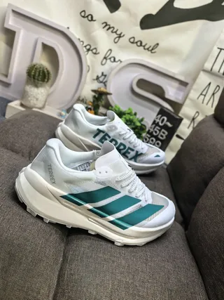 Adidas White Green Lightweight Mesh Upper Sculpted Foam Midsole Running Shoes 9