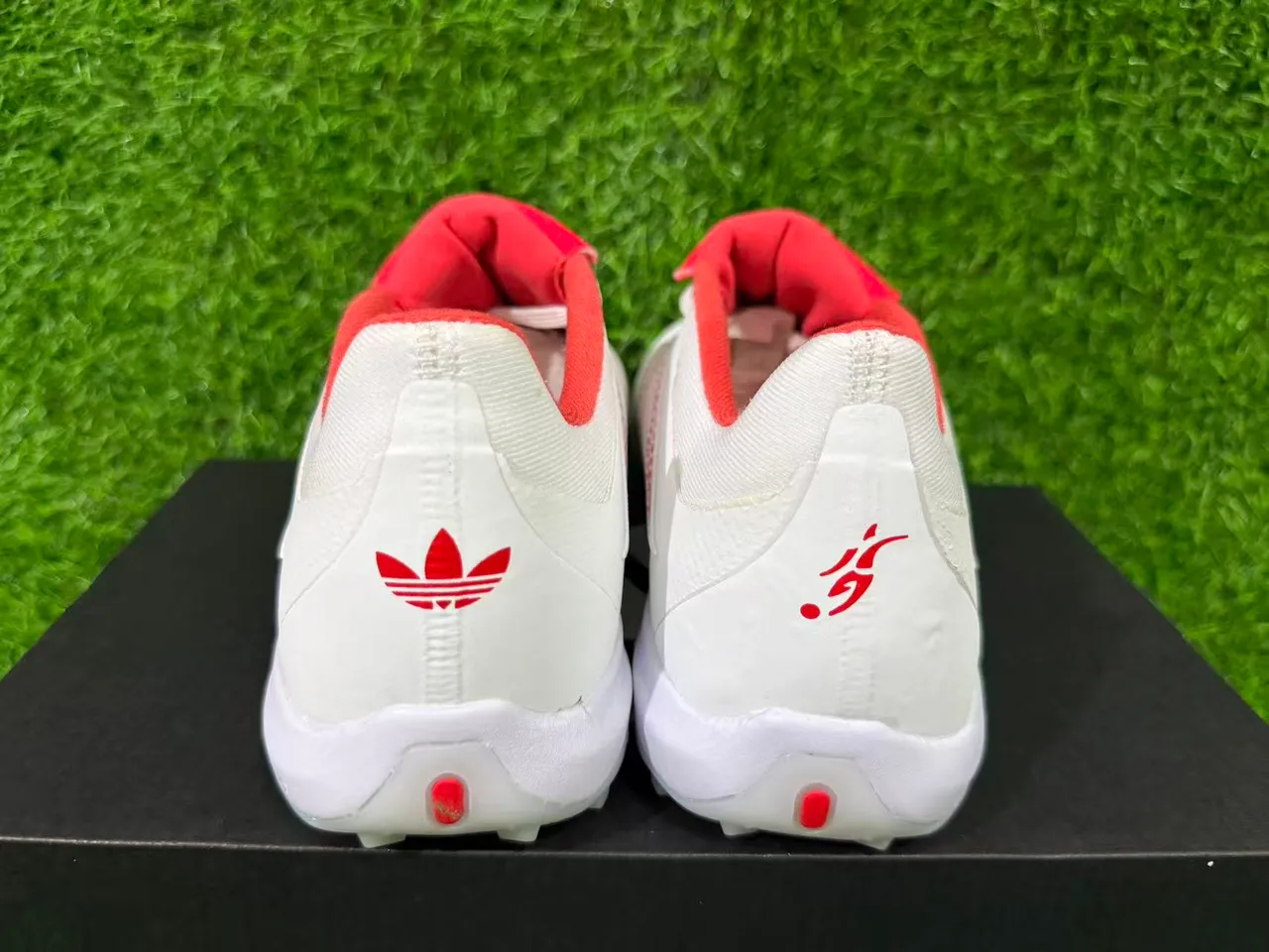 Adidas Blanco Rojo Bajo Superior Sintético Capas de Rayas Texturizadas Césped Artificial Zapatos de Fútbol 5