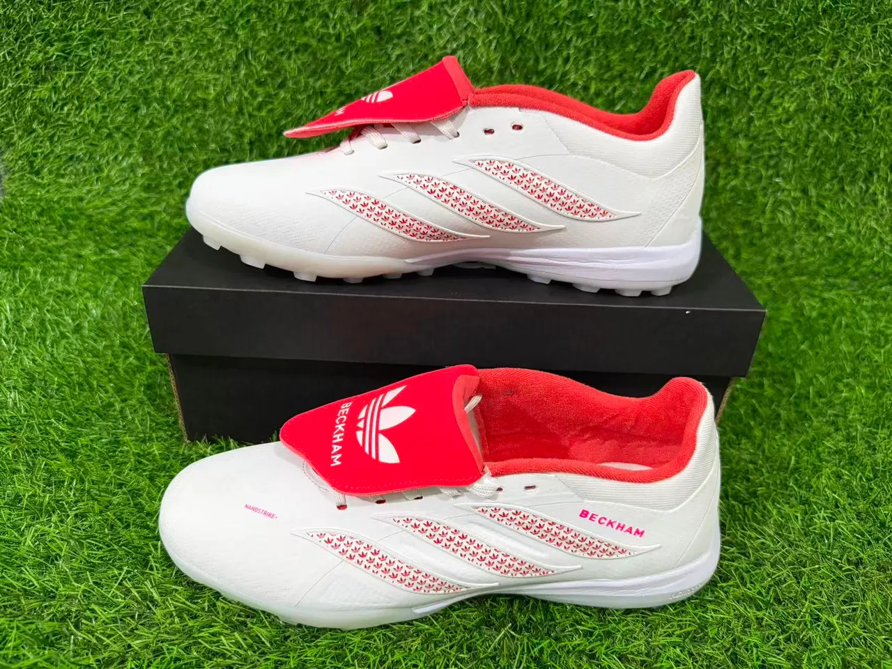 Adidas Blanco Rojo Bajo Superior Sintético Capas de Rayas Texturizadas Césped Artificial Zapatos de Fútbol 7