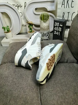 Adidas Tênis Brancos Amarelos Solado Médio Listra Três Painel Lateral Chunky Sneakers 16