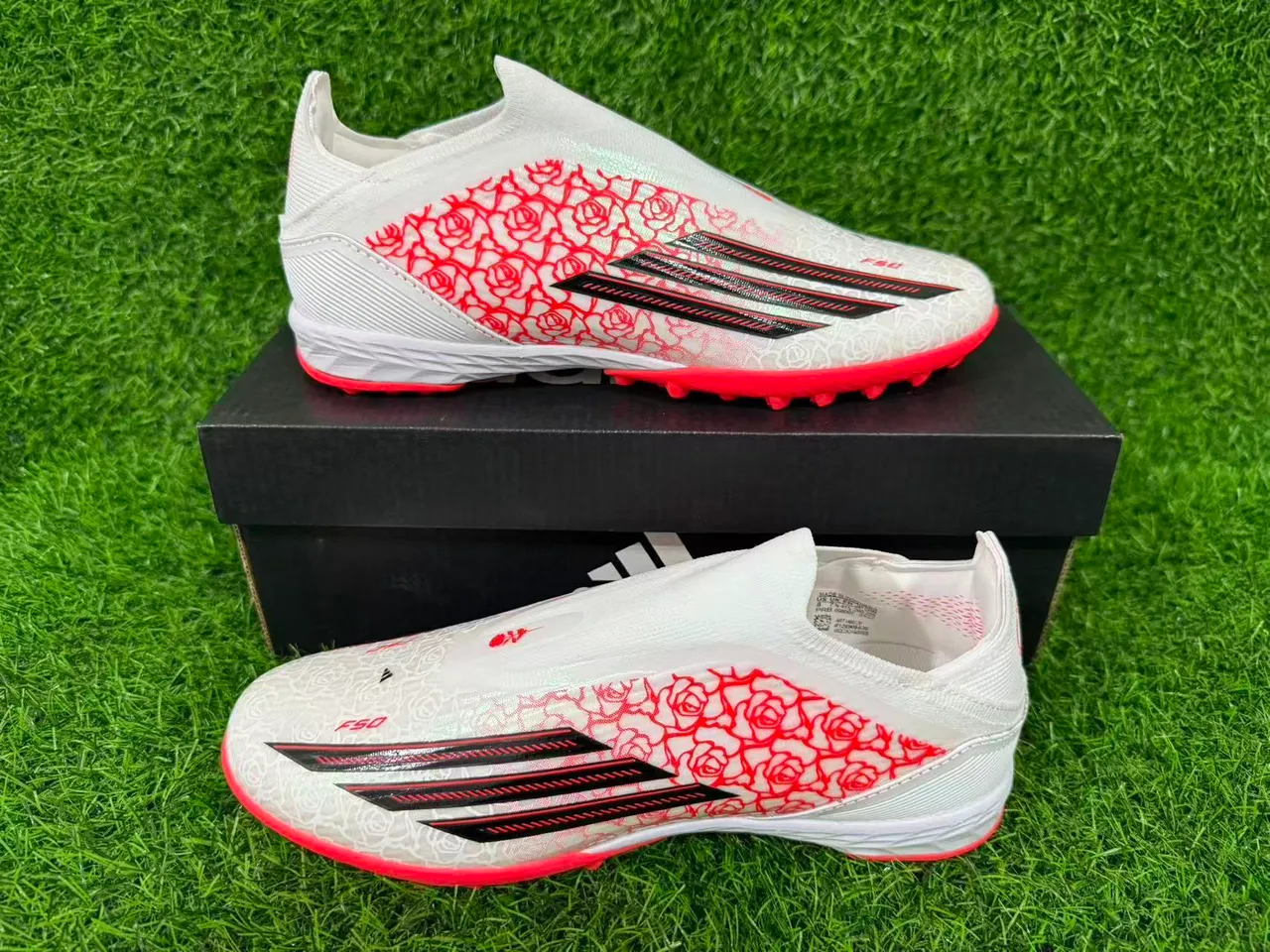 Adidas X सफेद नारंगी बिना लेस के सॉक-फिट अपर रोज प्रिंट ओवरले टर्फ फुटबॉल जूते 9