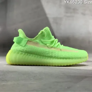أحذية أديداس ييزي بوست 350 V2 بلون نيون لايم جرين للأسلوب الحياتي