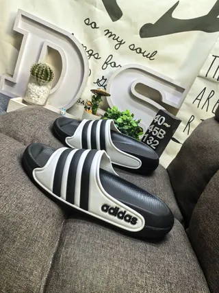 Adidas Yeezy Slide chinelos pretos e brancos 7