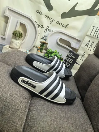 Adidas Yeezy Slide chinelos pretos e brancos 9