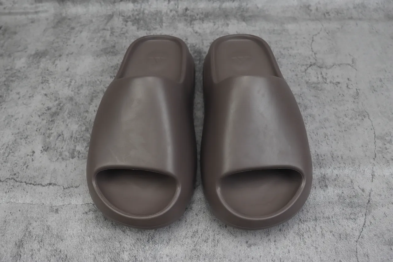 Adidas Yeezy Slide Zapatilla Moldeada Marrón 2