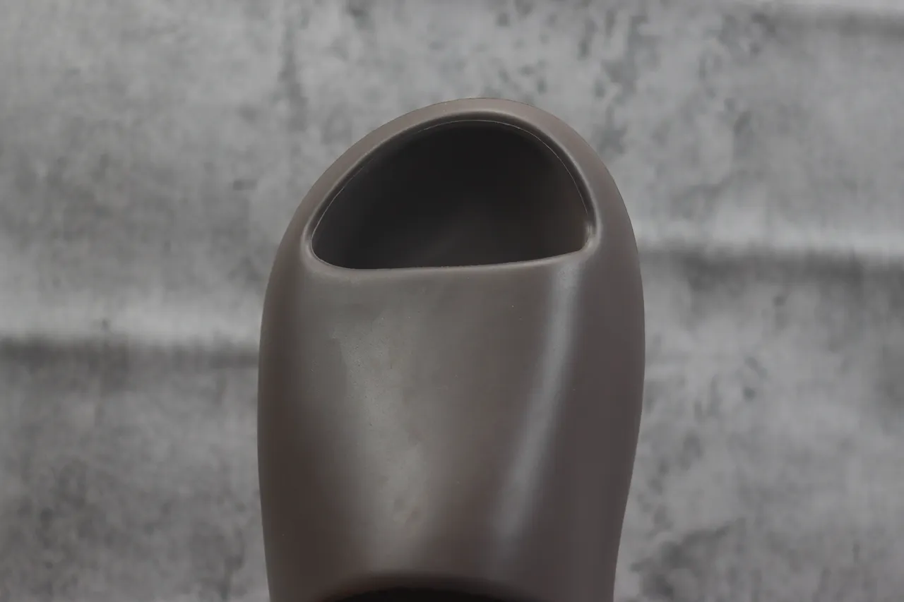 Adidas Yeezy Slide Zapatilla Moldeada Marrón 5