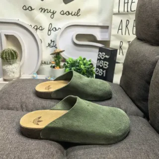 Adidas Yeezy Slide 橄榄绿麂皮拖鞋