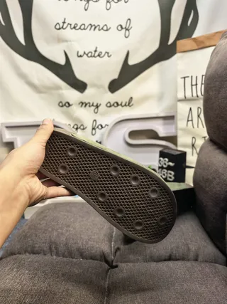 Adidas Yeezy Slide 橄榄绿麂皮拖鞋 4