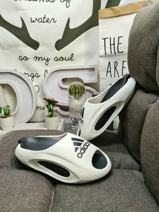 Adidas Yeezy Slide Blanc Noir Semelle Molded Monolithe Talon Ouvert Chaussons Slip-On 6