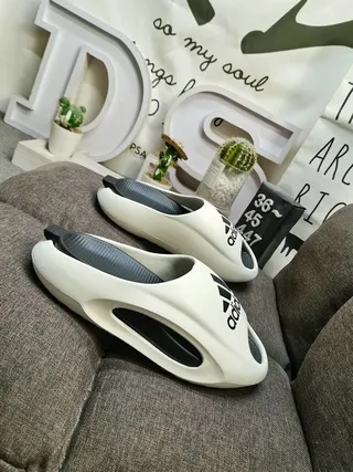 Adidas Yeezy Slide Blanc Noir Semelle Molded Monolithe Talon Ouvert Chaussons Slip-On 9