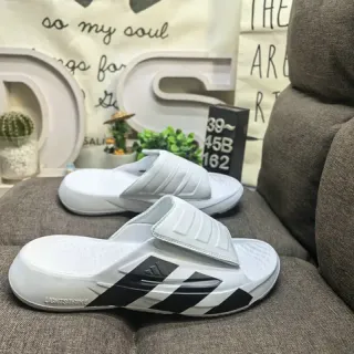 Adidas Yeezy Slide شرابات أبيض أسود