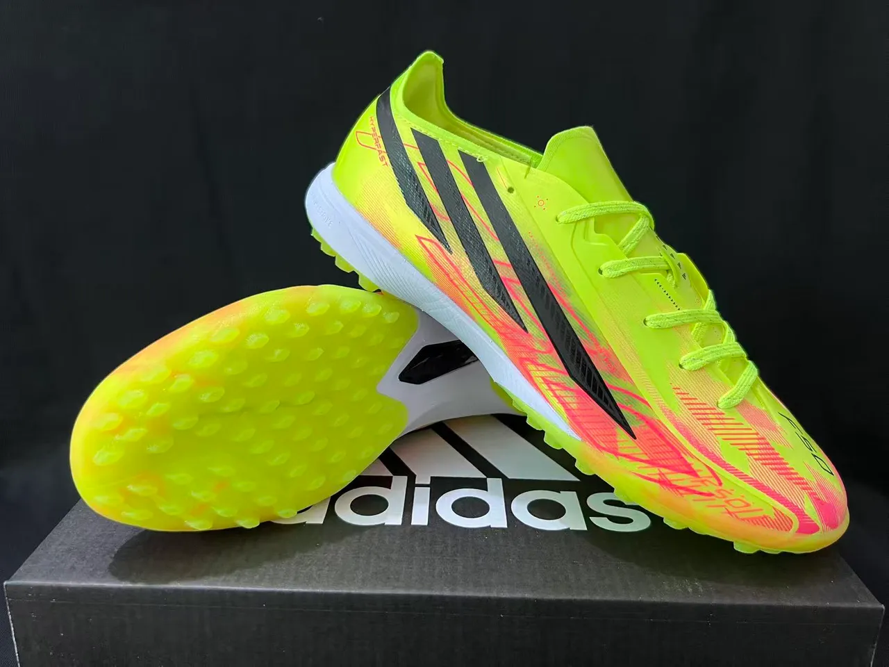 Adidas Amarillo Rosa Bajo Corte Upper Sintético Negro Tres Rayas Branding Césped Zapatos de Fútbol 9