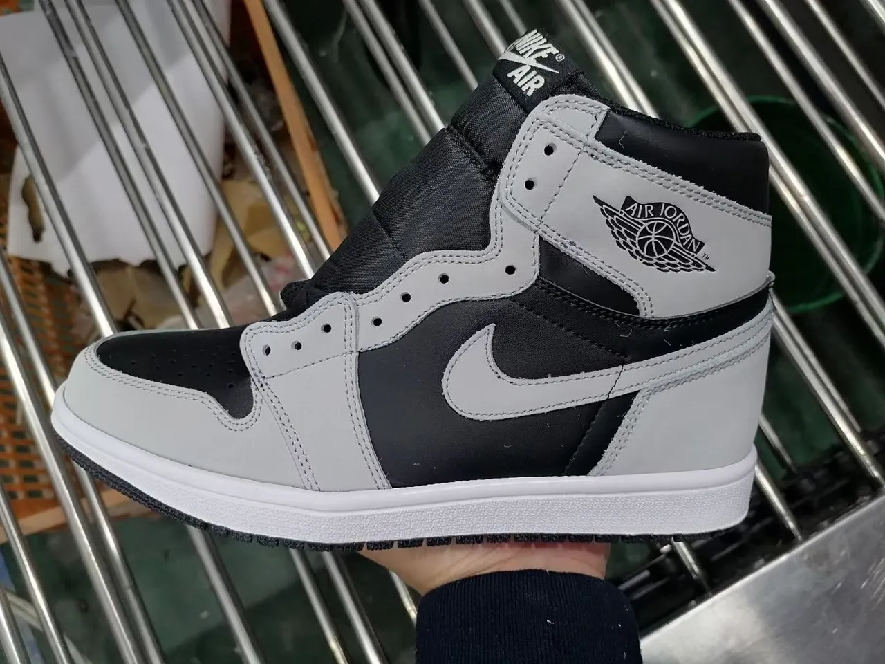 Air Jordan 1 Preto Cinza de Cano Alto Couro e Cetim Tênis de Basquete 3