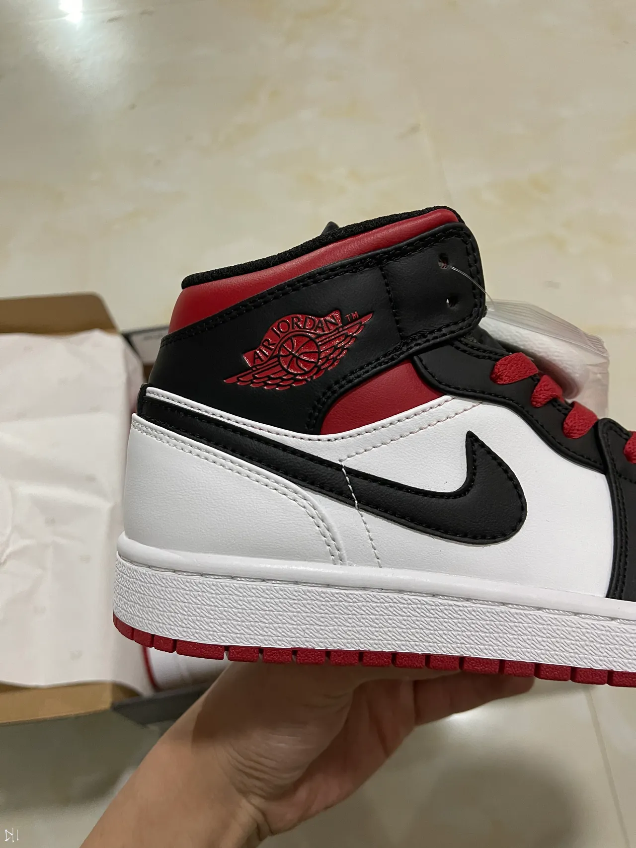 Air Jordan 1 काले सफेद लाल हाई-टॉप बास्केटबॉल जूते 6