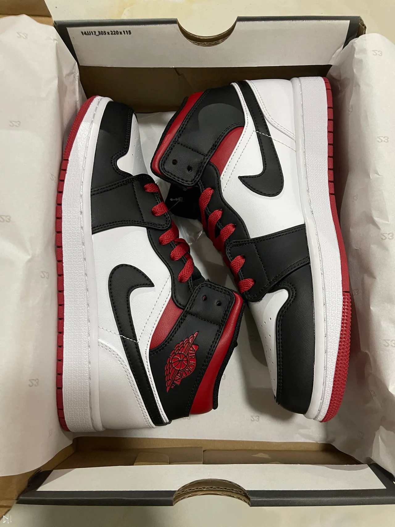 Air Jordan 1 काले सफेद लाल हाई-टॉप बास्केटबॉल जूते 7