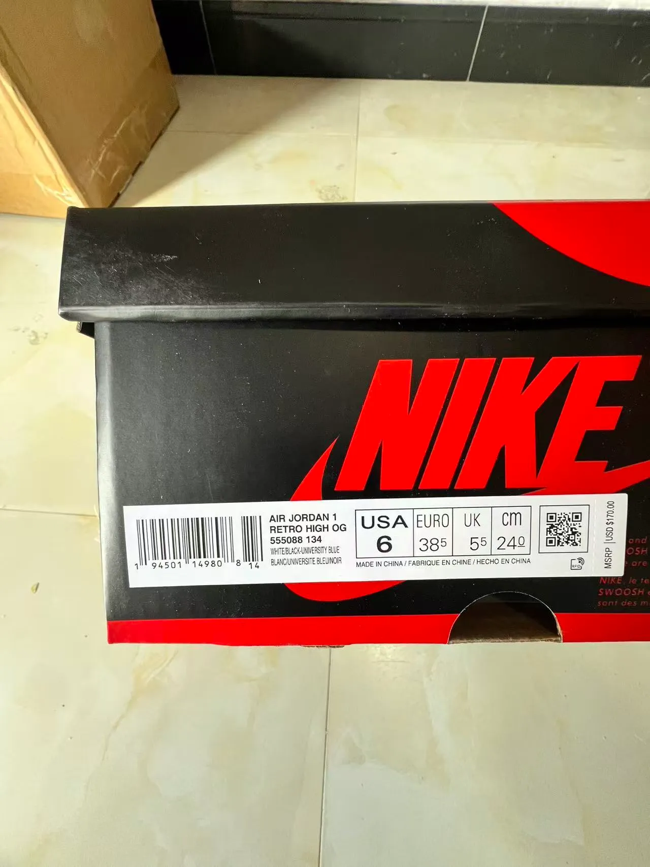 Tênis de basquete de cano alto Air Jordan 1 com painéis de camurça e couro azul e branco 10