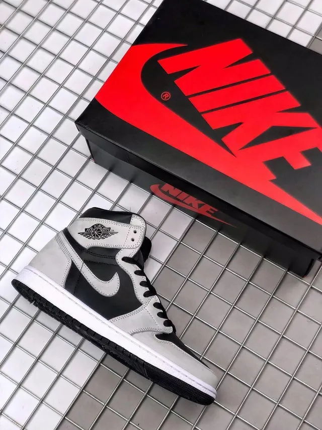Air Jordan 1 Gris Negro High-Top Ante y Cuero Con Paneles Zapatos de Baloncesto 2