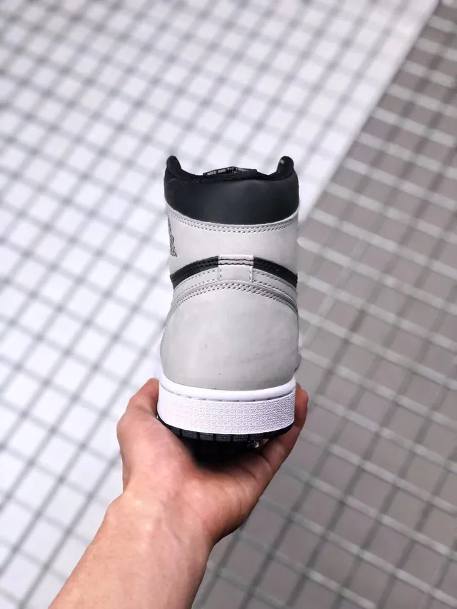 Air Jordan 1 Gris Negro High-Top Ante y Cuero Con Paneles Zapatos de Baloncesto 3