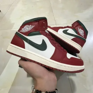 Tênis de basquete Air Jordan 1 High bordô, verde e branco