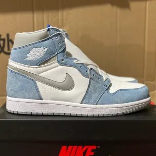 Air Jordan 1 High 做旧浅蓝白篮球鞋