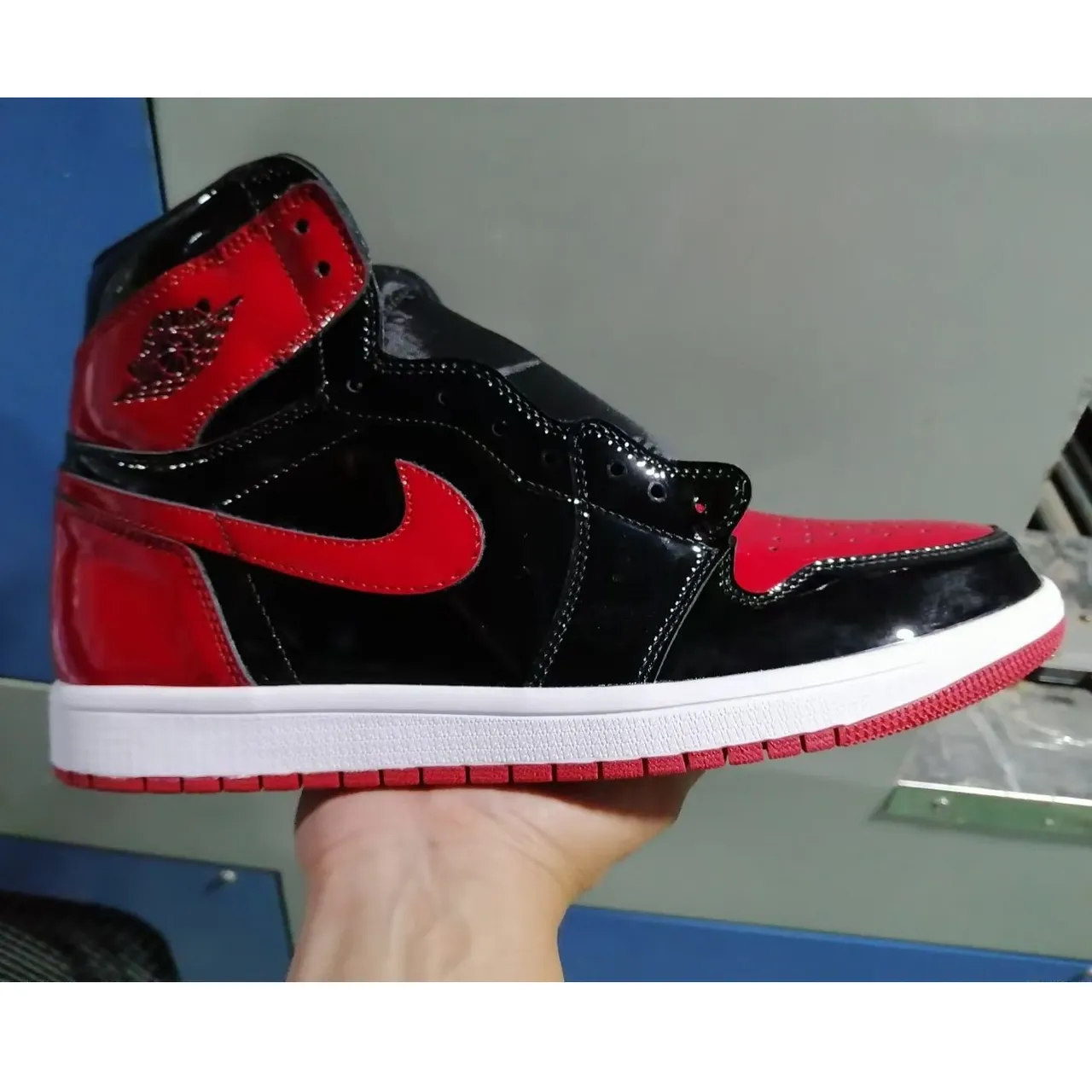 Air Jordan 1 Chaussures de basket-ball noir et rouge brillant 3